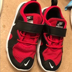 Little kid Nike flex